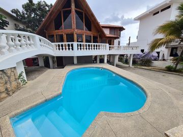 Hermosa casa de madera en Punta Blanca