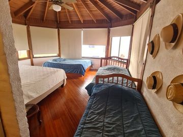 Hermosa casa de madera en Punta Blanca