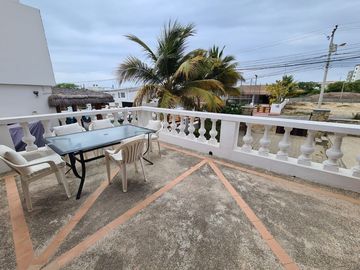 Hermosa casa de madera en Punta Blanca
