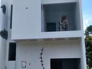Rumah Minimalis 2 Lantai Hanya 500 Jutaan Sisa 2 Unit