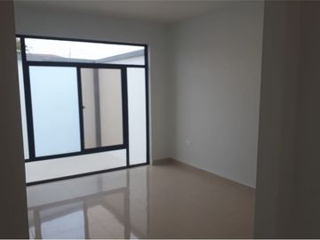 casa de venta independiente en Crucita Manabí