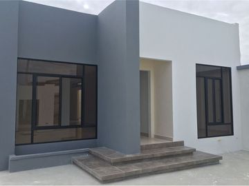 casa de venta independiente en Crucita Manabí
