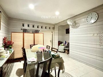 Dijual Rumah Luas Di  Pusat Bintaro Jaya