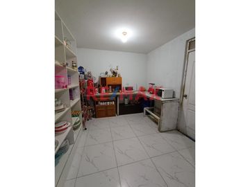 ¡Oportunidad En Lima Norte! Casa De 2 Pisos + Azotea En Venta – San Martín De Porres