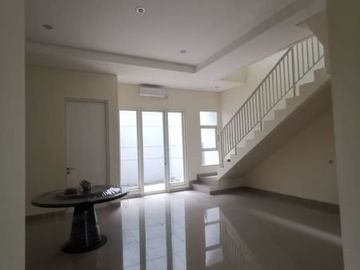DIJUAL RUMAH BARU MINIMALIS 2 LANTAI di Wiyung Brantas Permai