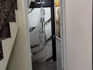 Rumah Baru Rp 975 Juta, 2 Lnt, di Beji, Depok. LT 70 m&sup2;, 3 K