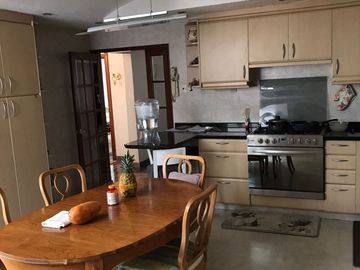 CASA SOLA EN UNA DE LAS MEJORES ZONAS DE LA COLONIA DEL VALLE