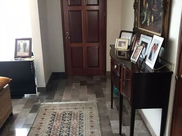 CASA SOLA EN UNA DE LAS MEJORES ZONAS DE LA COLONIA DEL VALLE