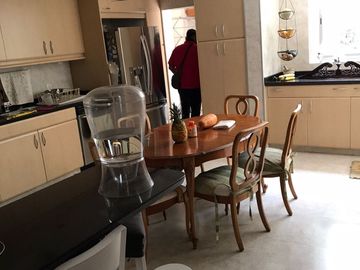 CASA SOLA EN UNA DE LAS MEJORES ZONAS DE LA COLONIA DEL VALLE