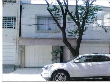 CASA SOLA EN UNA DE LAS MEJORES ZONAS DE LA COLONIA DEL VALLE