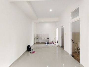 Rumah minimalis baru dalam perumahan dekat Bandara Adi Sucipto
