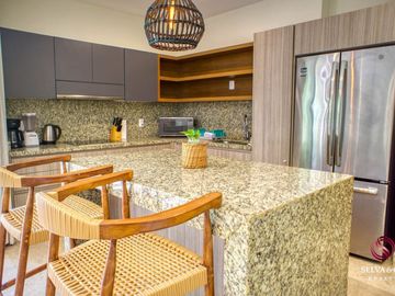 Departamento con diseño lock off, terraza privada con vista verde, 2 albercas, a