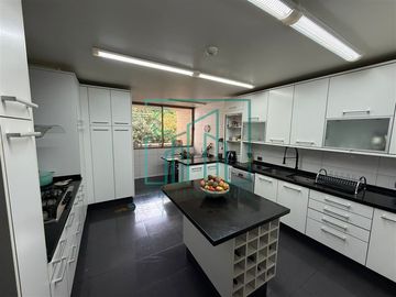 Duplex 5D y 4B más 4 Est. Jardin a pasos Colegio Los Alerces