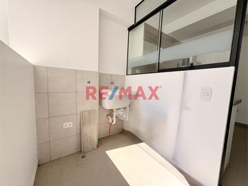 🏡 ¡Departamento de estreno en San Andrés 1ra Etapa! En Piso 9 🌆

📍 Ubicado en una de las zonas más estratégicas de la ciudad, cerca de universidades