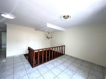Casa de Venta en Esquina,  Jardines de Guadalupe, Zapopan, Zona Av. Clouthier