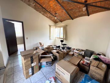 Casa de Venta en Esquina,  Jardines de Guadalupe, Zapopan, Zona Av. Clouthier