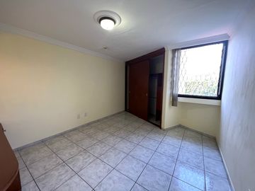 Casa de Venta en Esquina,  Jardines de Guadalupe, Zapopan, Zona Av. Clouthier