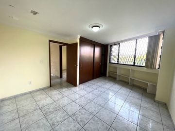 Casa de Venta en Esquina,  Jardines de Guadalupe, Zapopan, Zona Av. Clouthier