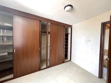 Casa de Venta en Esquina,  Jardines de Guadalupe, Zapopan, Zona Av. Clouthier