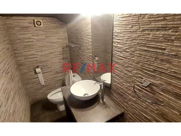 Casa en Alquiler en La Molina – Urbanización El Remanso 

Ubicación espectacular: Frente al parque en Calle Los Ishpingos 285, en la tranquila y exc