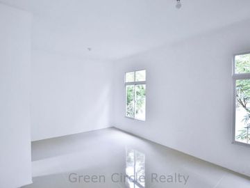 House and lot for sale in Cavite, with Balcony, near Manila
