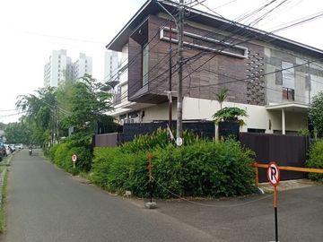 DIJUAL : Rumah mewah hoek hadap 2 sisi jarang ada di Kemanggisan, Jakarta Barat