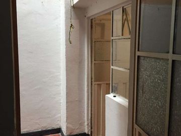 CASA AMPLIA Y  RENTABLE  EN VENTA BARRIO ROMA IV, BOGOTA COLOMBIA