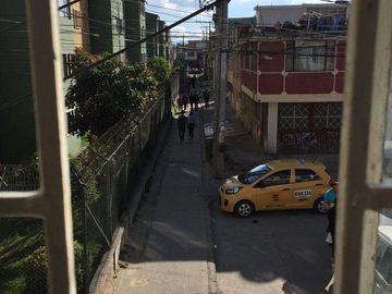 CASA AMPLIA Y  RENTABLE  EN VENTA BARRIO ROMA IV, BOGOTA COLOMBIA