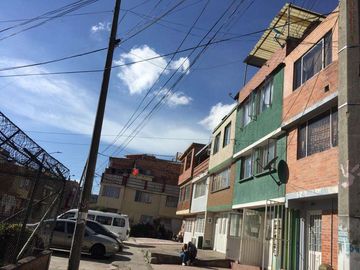 CASA AMPLIA Y  RENTABLE  EN VENTA BARRIO ROMA IV, BOGOTA COLOMBIA