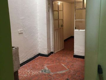 CASA AMPLIA Y  RENTABLE  EN VENTA BARRIO ROMA IV, BOGOTA COLOMBIA