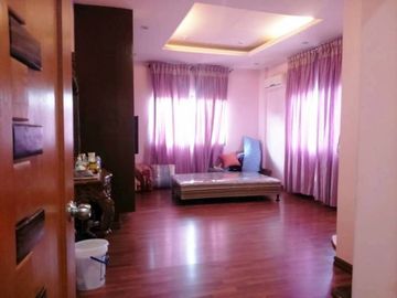 Spacious Two Storey House and Lot for Sale in Hensonville An