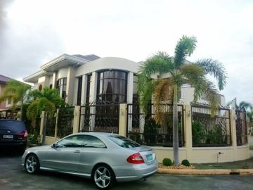 Spacious Two Storey House and Lot for Sale in Hensonville An