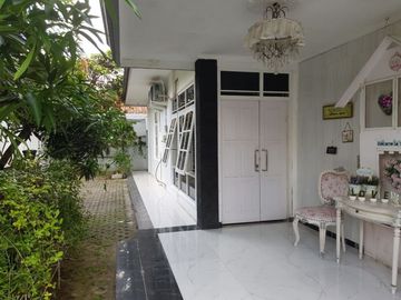 Rumah Mewah Luxury Kolam Renang Tanah Luas Selatan Ambarukmo Plaza