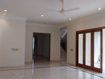 For Rent 4BR Beautiful House with Big Garden at South Kemang