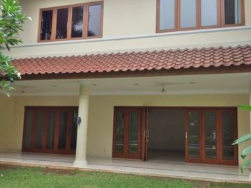 For Rent 4BR Beautiful House with Big Garden at South Kemang
