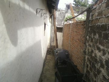 CASA CON LOCAL COMERCIAL IDEAL PARA 2 FAMILIAS en Glew Este