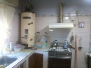 CASA CON LOCAL COMERCIAL IDEAL PARA 2 FAMILIAS en Glew Este