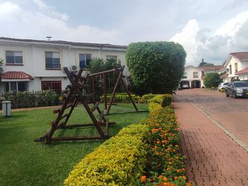 casa en venta en ciudad jardín. Cod V16936