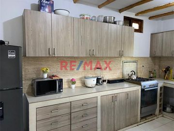 Venta de Terreno Agrícola de 7790 m² con Casa en Catacaos

Ubicado en el distrito de Catacaos, este terreno agrícola de 7790 m² ofrece un gran poten