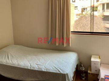 Se vende CASA DE 3 PISOS 
Ubicación:  Calle Cerro Hermoso Mz L1 lote 16 Urb Loyola 1ra etapa Surco 
Ideal para:
- Familias numerosas
- Inversioni