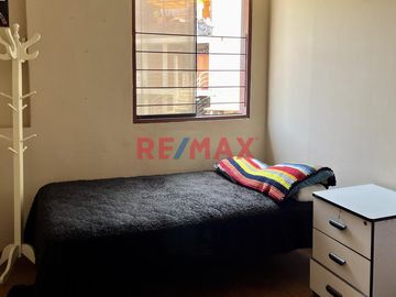 Se vende CASA DE 3 PISOS 
Ubicación:  Calle Cerro Hermoso Mz L1 lote 16 Urb Loyola 1ra etapa Surco 
Ideal para:
- Familias numerosas
- Inversioni