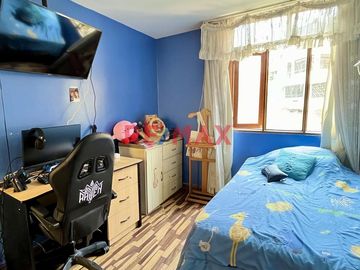 Se vende CASA DE 3 PISOS 
Ubicación:  Calle Cerro Hermoso Mz L1 lote 16 Urb Loyola 1ra etapa Surco 
Ideal para:
- Familias numerosas
- Inversioni