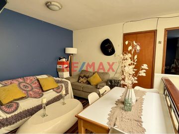 Se vende CASA DE 3 PISOS 
Ubicación:  Calle Cerro Hermoso Mz L1 lote 16 Urb Loyola 1ra etapa Surco 
Ideal para:
- Familias numerosas
- Inversioni