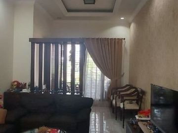 Rumah Cantik Full Renovasi di Cluster Aralia Harapan Indah Bekasi