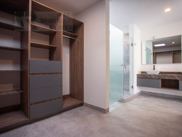 Casa con opción a 4a Habitación en Zibatá, Santiago de Querétaro Centro