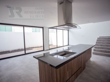 Casa con opción a 4a Habitación en Zibatá, Santiago de Querétaro Centro