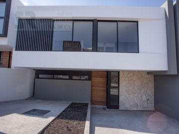 Casa con opción a 4a Habitación en Zibatá, Santiago de Querétaro Centro