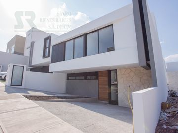 Casa con opción a 4a Habitación en Zibatá, Santiago de Querétaro Centro