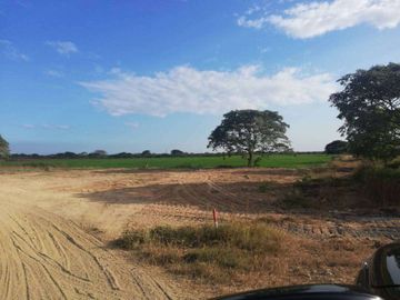 Venta terreno 2700m2 via al PAN, rellenado, compactado. Ideal para bodegas, talleres o fábricas. Sector industrial.