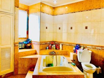 House for SALE with 5 Bedroom in Angeles City Near Clark and SM